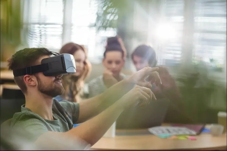 Como as tendências de IA estão redefinindo os espaços de trabalho