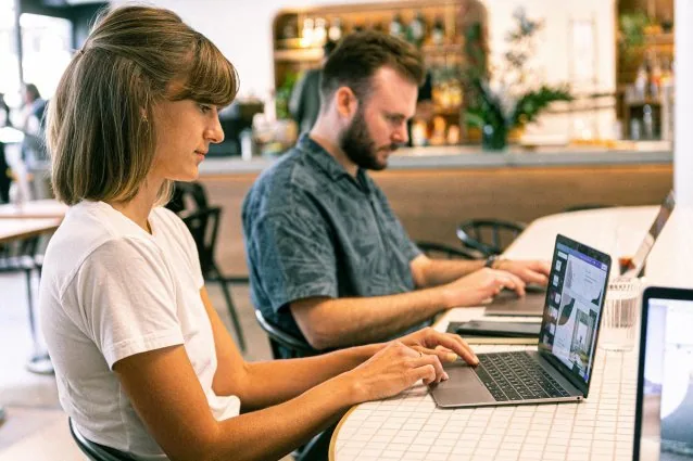 Espaços Compartilhados: como grandes empresas estão usando esses ambientes