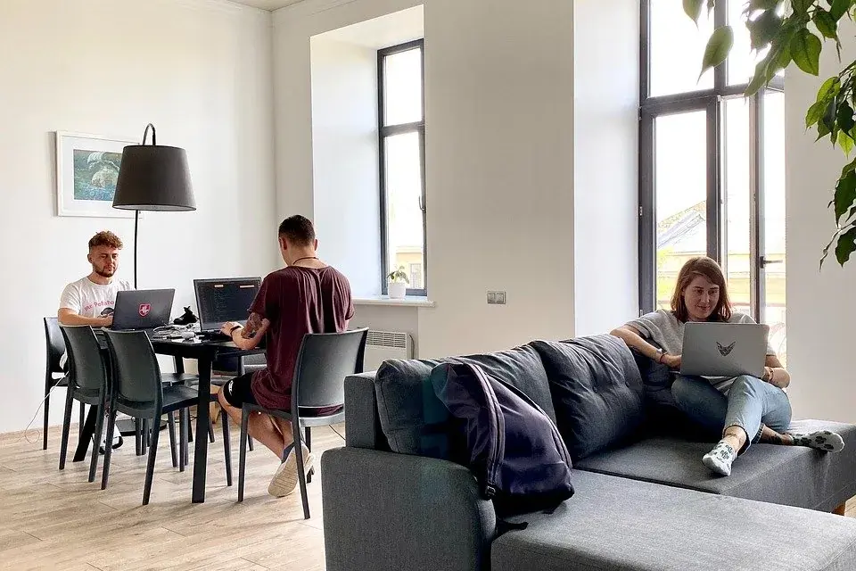 Razões para você migrar do escritório tradicional para um escritório inteligente em um espaço de coworking